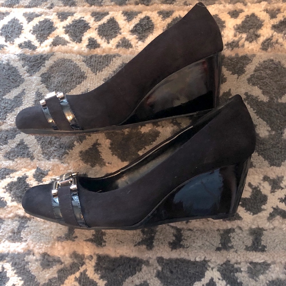 BCBG Women’s Wedge with Gold Buckle Detail!